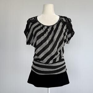 Iz Byer Blouse Juniors M Black Stripe Crochet Dolman Short Sleeve Tunic Top